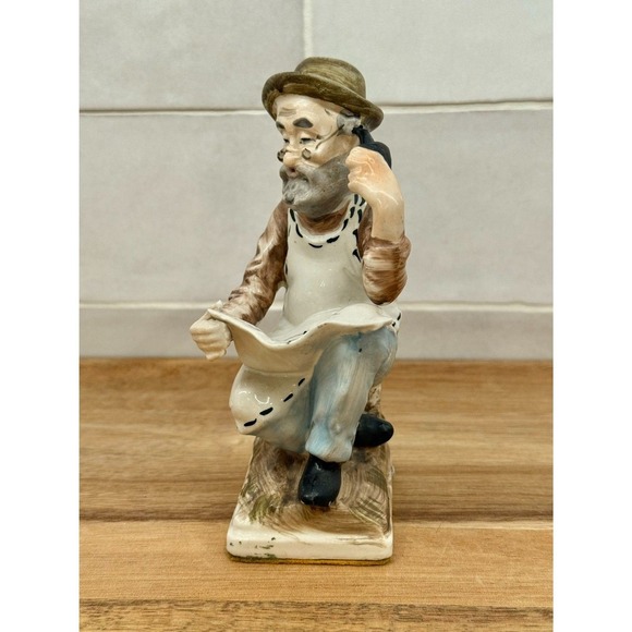 Old Sitting Pipe Man Porcelain Figurine - Picture 2 of 6